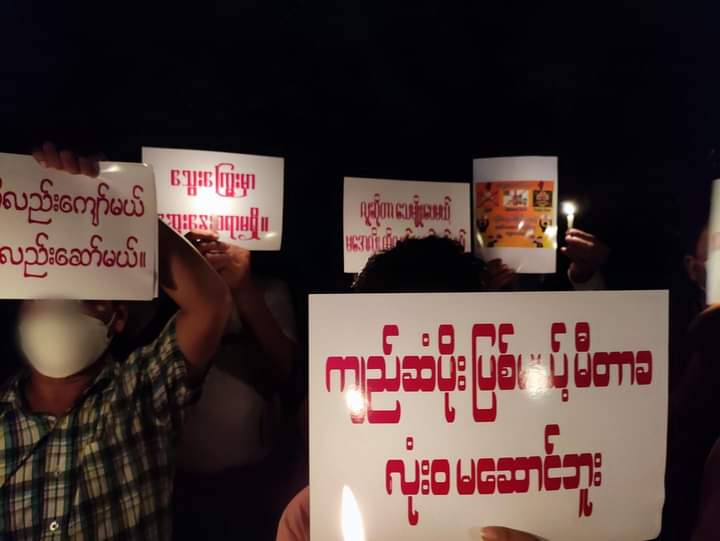 Andrew Jackson (@andrewj35989012) on Twitter photo 31.7.2021 In Mandalay, Peaceful Night Protest was held by Educational Strike of Aung Myay Tharzan Township.
#SupportPDFForMyanmar
#July31Coup 
#WhatsHappeningInMyanmar 31.7.2021 In Mandalay, Peaceful Night Protest was held by Educational Strike of Aung Myay Tharzan Township.
#SupportPDFForMyanmar
#July31Coup 
#WhatsHappeningInMyanmar