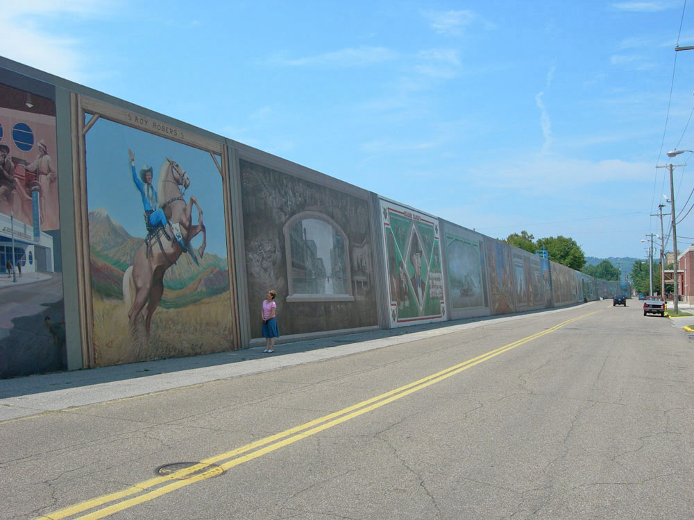 CeCeChatter's tweet photo. @ThatEricAlper Flood Wall Murals, Jackie Robinson, Roy Rogers, Branch Rickey, Pill Mills, decay and poverty. https://t.co/6uWSZjcel7