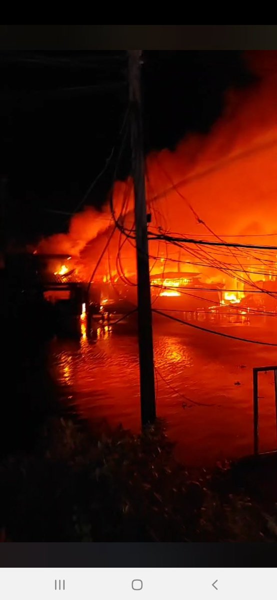 ไฟไหม้ ตลาดบ้านแพ้ว จ.สมุทรสาคร อ.บ้านแพ้ว อยู่ใกล้กับ โรงพยาบาลเลย #ไฟไหม้ตลาดบ้านแพ้ว #ไฟไหม้