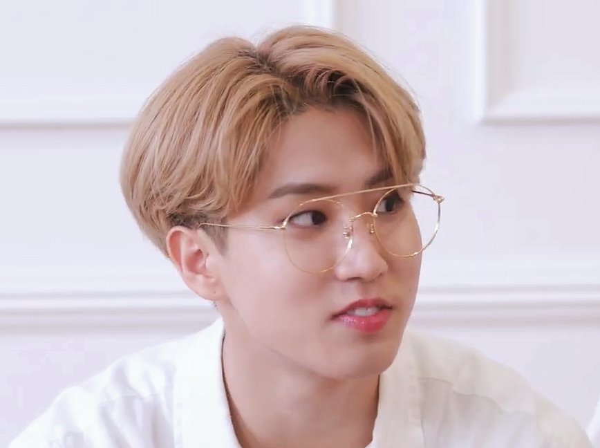 HANJILOOK's tweet photo. #HAN #한 https://t.co/Yup5O7k7Wh