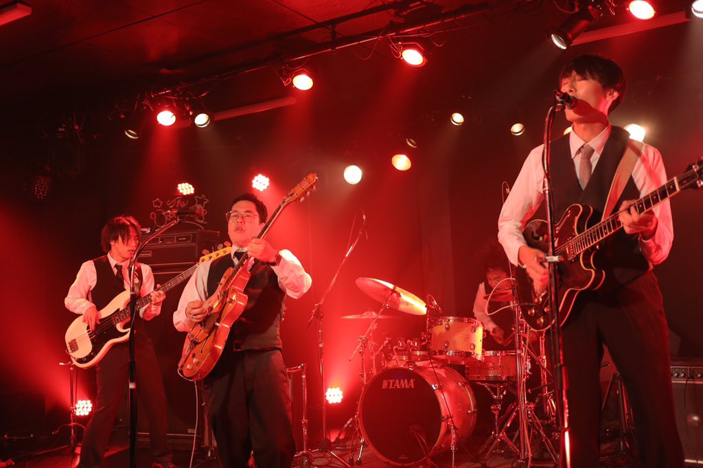 gajin_n's tweet photo. 改めて昨日、
THE VAWVAS解散ライブありがとうございました。
短いようで長いようでみんながいたから続けてこれたし、ちゃんと解散できたし、4人だからできた。そうと、10年か。
色々言ったけどメンバー全員大好きなのでこれからのみんなにひっそりと期待していてください。
ありがとう。 https://t.co/mCp01Q0aq6