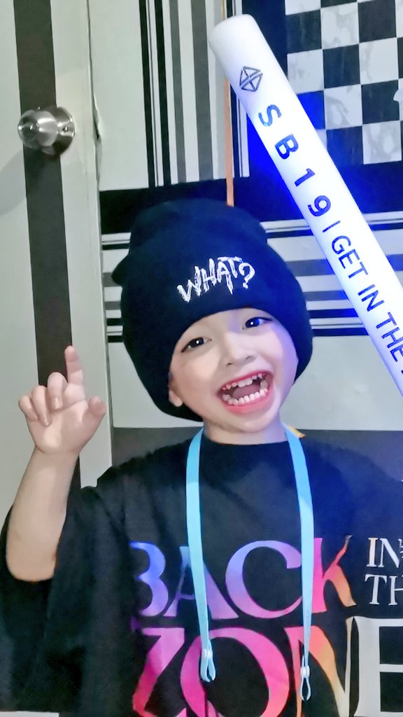 kay1274's tweet photo. Mas excited pa sa tita eh 😏😂🤣

@SB19Official #SB19 https://t.co/xFji5gTTsU