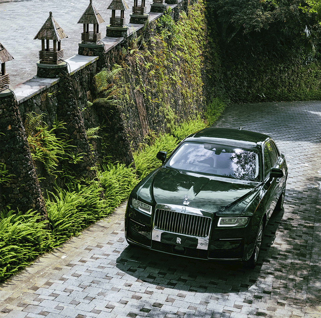 Let the Magic Carpet Ride begin. 

Ghost’s all-wheel steering enhances manoeuvrability, heightens agility and asserts control in the tightest of spaces. 

Test Drives now available, contact Rybrook Rolls-Royce Birmingham on 01564 787170 and speak to our Brand Ambassadors