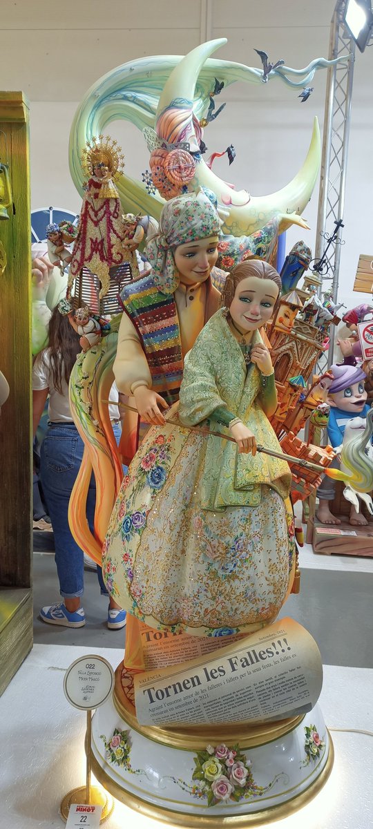 Su_al_ma's tweet photo. Que las #traseras bien terminadas me llevan loca!
Y esos detalles... Y ese color... Y.... Ainsss que ganas de #Fallas https://t.co/f58PIwKKR0