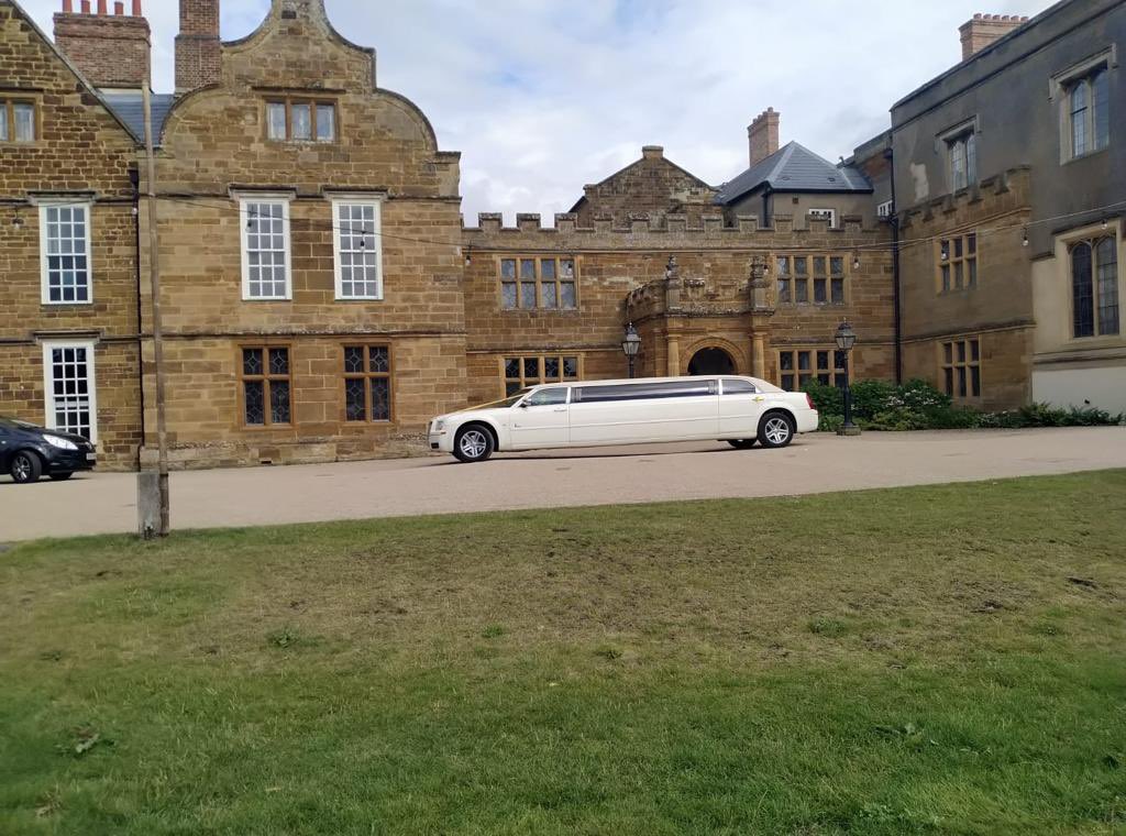 lux_limo's tweet photo. Baby Bentley limo wedding #weddinglimohire https://t.co/ZWGvBgTJaL