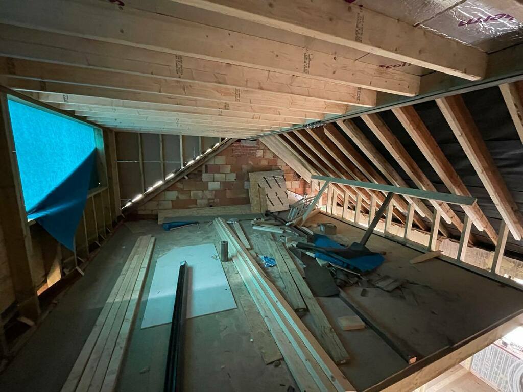 awehome_uk's tweet photo. She’s BIG. 6.5m wide infact. We are keeping it as one penthouse room with an en-suite and ➡️ this view.
It’s got all the signs of being the best room yet! Can’t wait.
#propertydoneproperly #propertydevelopment #rentalproperty #hmo #propertyinvestment… https://t.co/BS4CJE2Cvq https://t.co/nx16eo8OTh