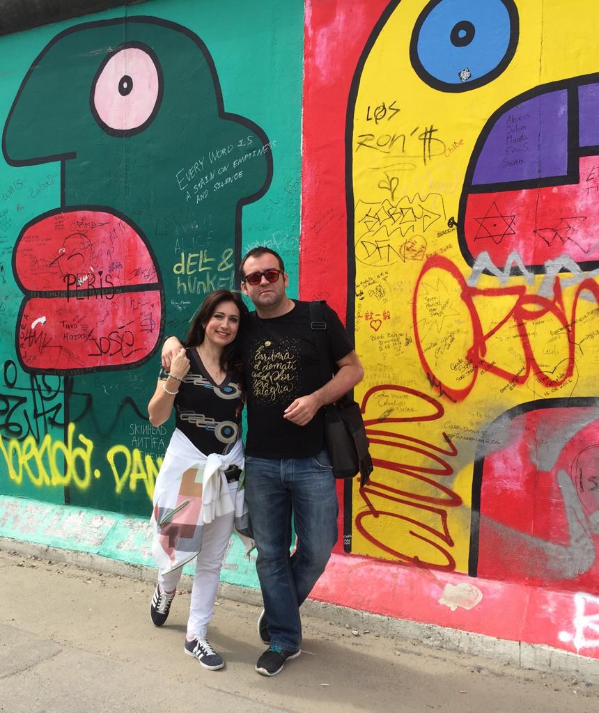 Ara fa 5 estius anàvem rodant per Berlín <a href="/anaaegea/">Ana</a> i un servidor, gaudint d'una de les ciutats més interessants de tota Europa, cada ració té una història...
Abans de que siga tot un immens Airbnb / parc temàtic mireu de visitar-la que paga la pena.