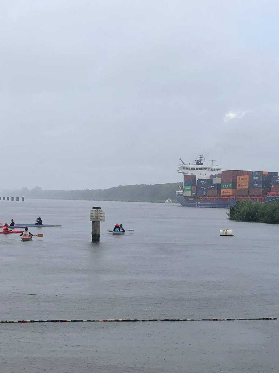 ++ BREAKING ++

Blau ist am Ziel angekommen, der Nordostseekanal ist dicht!
#EndeGelaende #RacistClimate