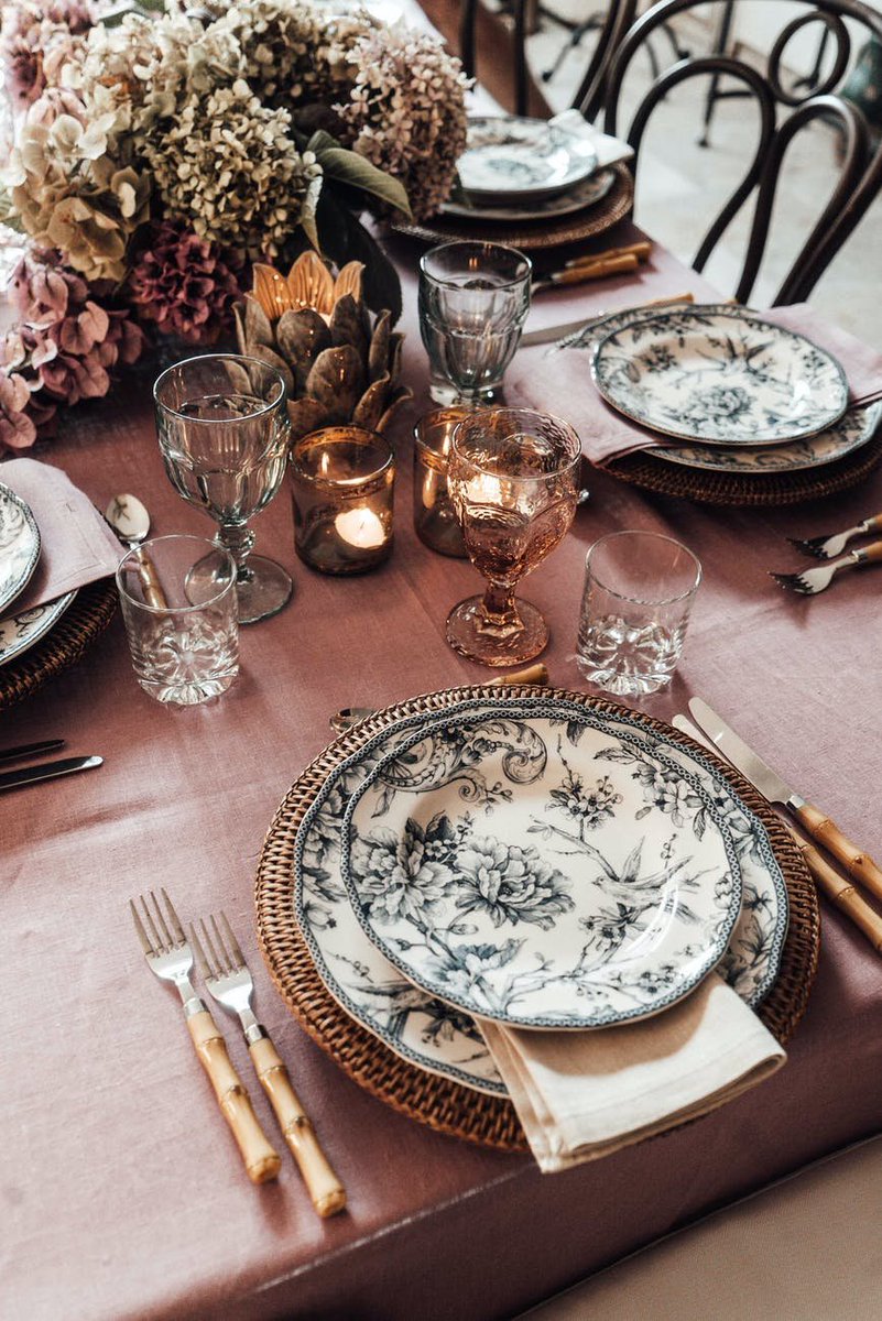 PartyPlusEvents's tweet image. When it comes to dinnerware, we got options for you! Vintage, modern, colored, or gold-rimmed—find the right glassware collection that will fit the aesthetic you want to achieve!