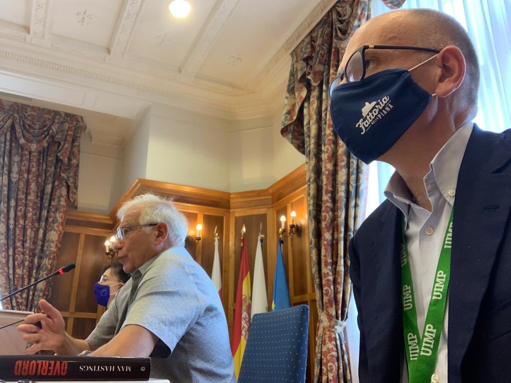 Senza eliminare voto all’unanimità e diritto di veto l’🇪🇺 non sarà capace di esprimere una politica estera comune efficace. Quanto sarebbe invece nostro interesse una forte posizione comune su scenari come Libia o Tunisia. Con ⁦<a href="/JosepBorrellF/">Josep Borrell Fontelles</a>⁩ all’Università di Santander.