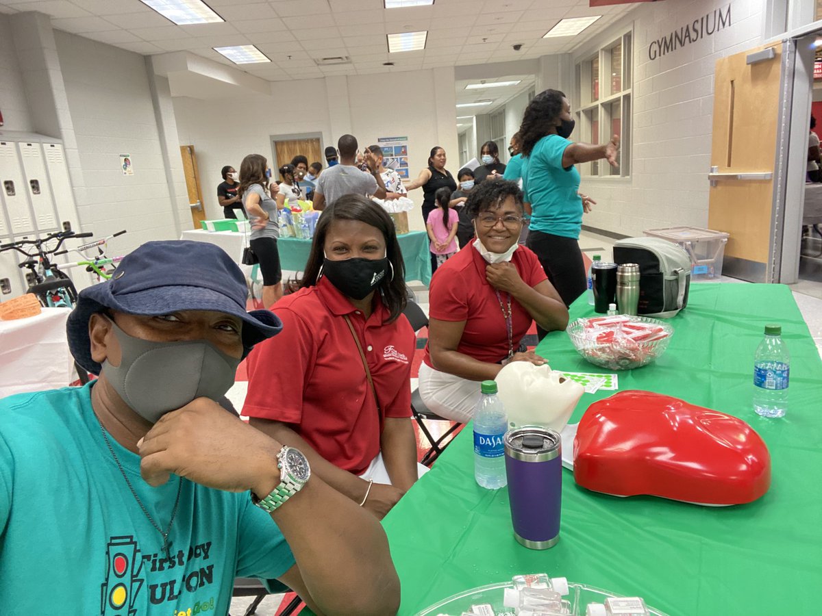 Another phenomenal 1st Day Fulton! Many thanks to our district leaders, support staff, and community partners for their commitment to ensuring that students of ⁦<a href="/FultonCoSchools/">FultonCountySchools</a>⁩ are as prepared as possible for a return to face-to-face learning.