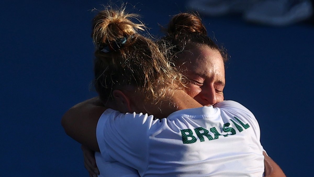 ITA_Tennis's tweet photo. Former @WavesTennis star, @Luisa__Stefani is taking home a bronze medal at the #Olympics 

This marks a historic moment for Brazil as this secured the countries first Olympic medal in tennis!

Read more 👉 https://t.co/HtzE6Q8Lu9 https://t.co/2QpIphTni6