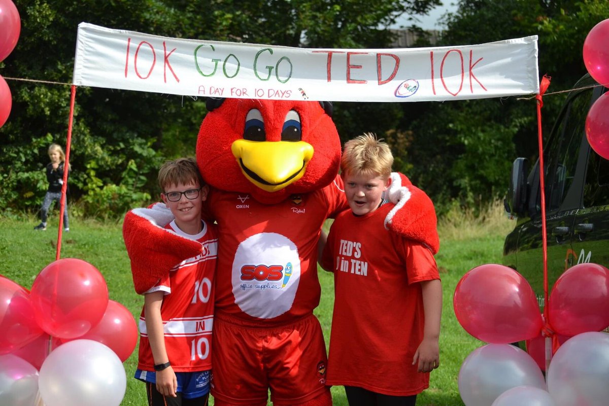 SteveButtle1's tweet photo. @SkySportsRL Thanks for all the love &amp; support showed to Ted, he was determined to beat his best time and completed the final 10k of his 100k in 10 days challenge in 1:06:53s, the special guests won’t believe how much it means to him!! What a wonderful sport! ❤️ to @MoseMasoe https://t.co/AjXzB7mci5