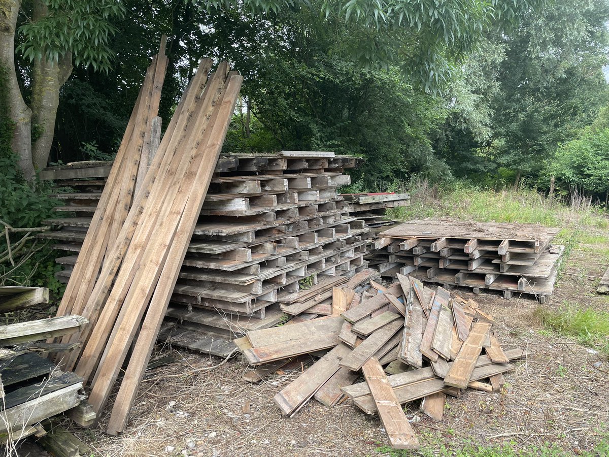 GreatWarHuts's tweet photo. We have had a very busy week here at Brook Farm Camp, thanks to some excellent work by our Volunteers. 👍🏻

This is part of Darsham Village Hall which we are breaking for spares. Volunteer Alan is doing excellent work de-nailing all this original #FWW timber ready to re-use!
1/ https://t.co/0PfLK52Dfy