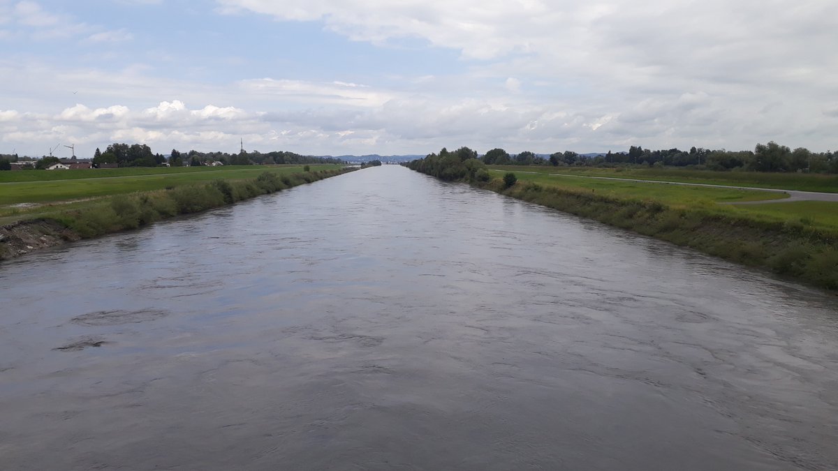 LwzVorarlberg's tweet photo. ❗️❗️Rheinvorländer werden vorsorglich gesperrt ❗️❗️
Vorländer entlang des Rheins werden ab heute Abend 20:00 Uhr vorsorglich gesperrt.

Weitere Informationen unter: https://t.co/9w6feZ6mFH https://t.co/2fhZuNSr1o