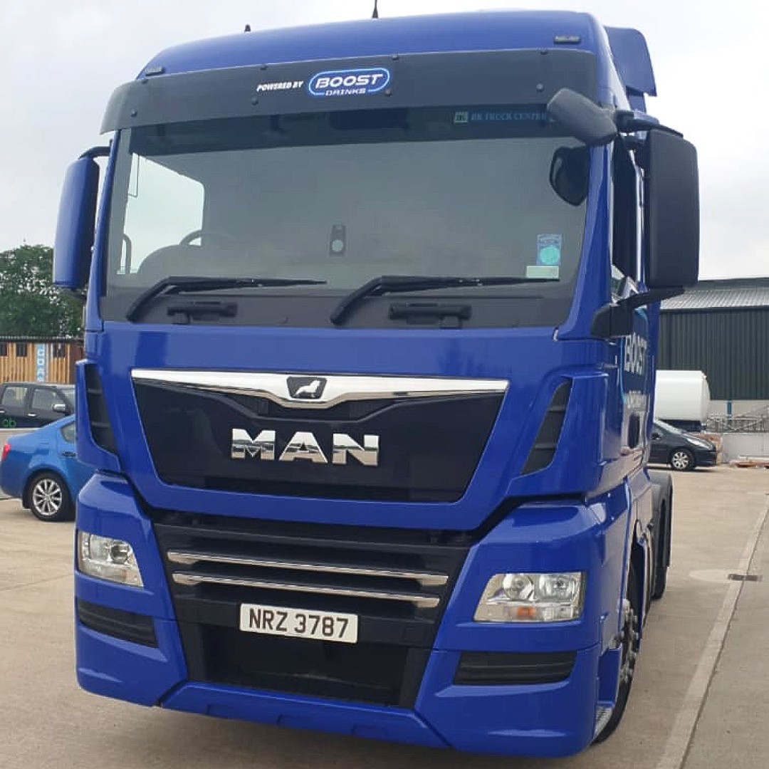 Signtime10's tweet photo. With our full colour change wraps, if you didn't see our 'before &amp; after' photos you wouldn't believe this MAN wasn't originally blue! We take extra care to cover the areas others don't. We pride ourselves in always going a step further! https://t.co/ulhDpEisuP