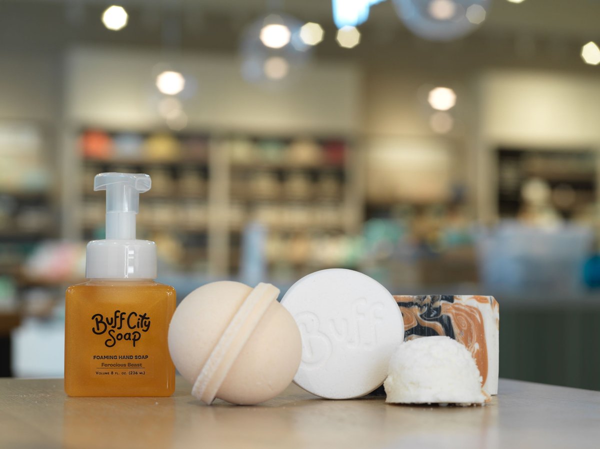 BuffCityCopa's tweet photo. 🧼🛀 Buy 4, Get 1 FREE Weekend Sale 🛀🧼
•
Buy 4, Get 1 FREE, all weekend long! Mix &amp; match or stock up on your favorite Buff Scent at our Makery!
•
Sale valid at our Soap Makery through Sunday, August 1! 
Stop by anytime today: 10 AM - 7 PM | (520) 415-7900 for curbside pickup https://t.co/NxCDg1bIrN
