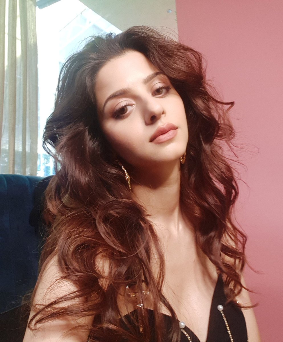 Vedhika4u's tweet photo. https://t.co/ivUn5NTFfM