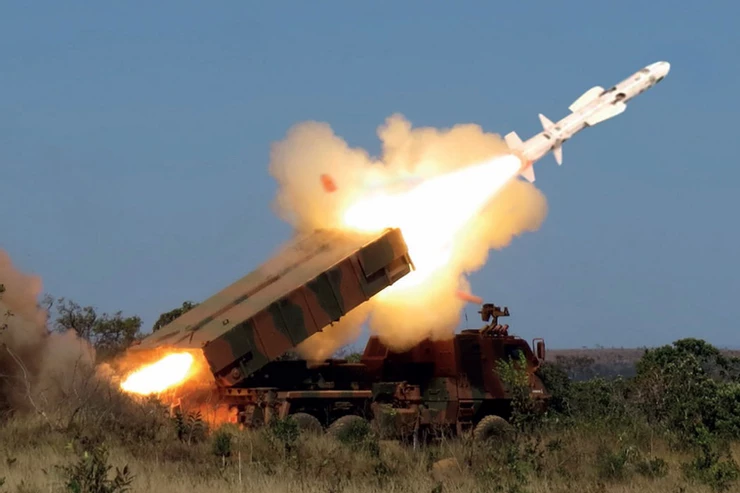 DefenseLrca's tweet photo. Exército acelera testes com vistas ao desenvolvimento do Míssil Tático de Cruzeiro com alcance de 300 km
#Avibras #MíssilTáticodeCruzeiro #AVTM300
https://t.co/0qhMycYxIQ https://t.co/fDyvgykVKA