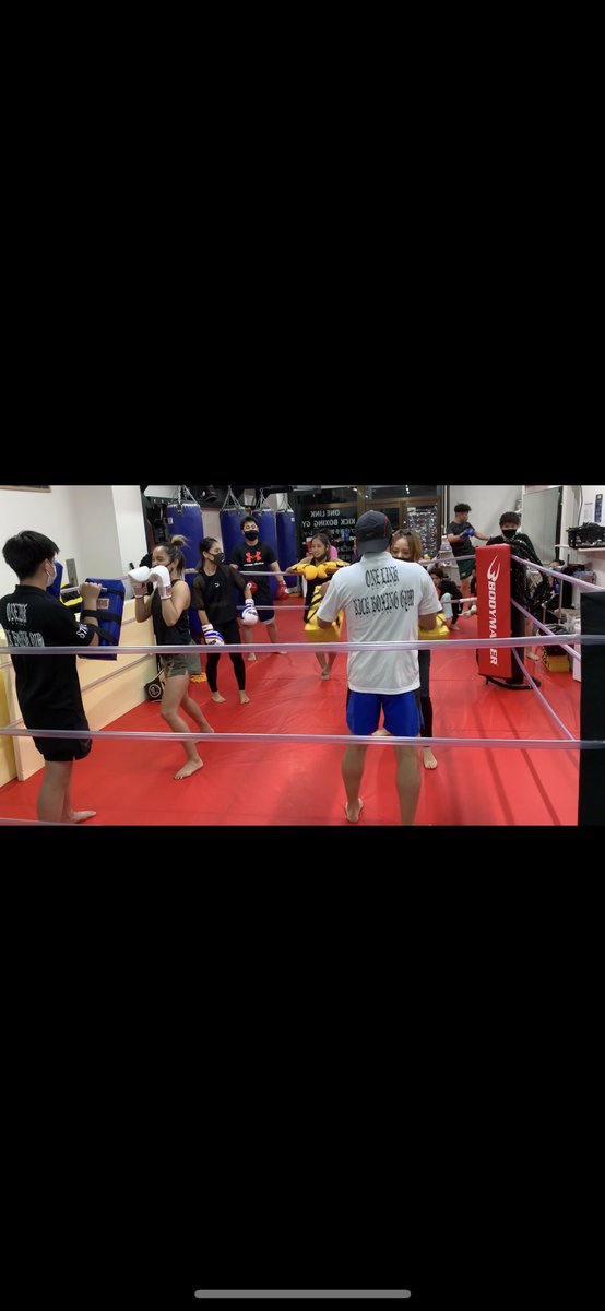 LinkKick's tweet image. 人気の月曜20時〜21時の梅原トレーナーによるダイエットクラス
週の初めから活気づいてます！！
1週間の始まりを気合入れに来てください✨

#onelinkkickboxinggym
#初心者会員大歓迎