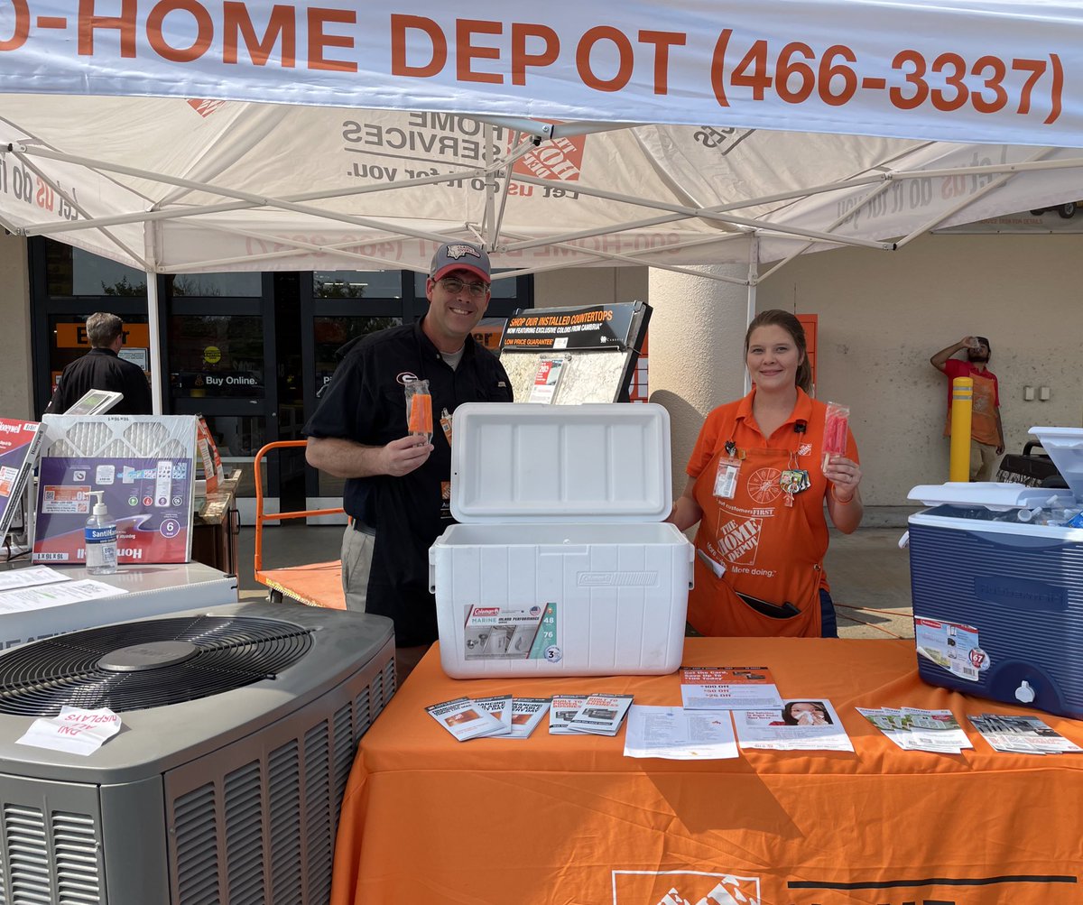 KirstenHolsomb1's tweet photo. Front laydown ready for customers trying to beat the heat this weekend, and driving HVAC in full force at the front door! πβοΈ #HDServices #SpecialtySaturday @DennisYoungbloo @JeremyW74036213 @howardforman @DanielMendez53 @JohnStreb https://t.co/MB8c4I7E2Q