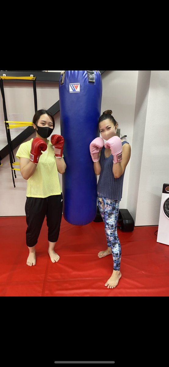 LinkKick's tweet image. 水曜ビギナークラス後の一コマ
ガヤトレーナーのクラスも大人気です！！！
水曜18:00〜19:00親子レッスン
19:30〜20:30ビギナークラス
お待ちしております✨
#ビギナークラス
#初心者向けクラス
#初心者大歓迎