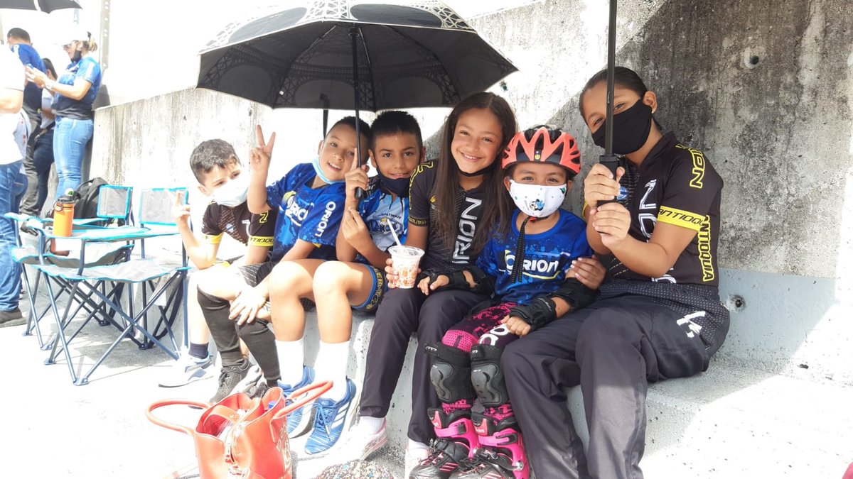 Club_P_Orion's tweet photo. Orion presente con nuestros chiquis en el festival de patinaje en el Patinodromo Maria Luisa calle. 💪💪💪 💪💪💪💪
#clubpatinajeorion @toroal11 @osc_msf https://t.co/JIW8ZZ0EjC