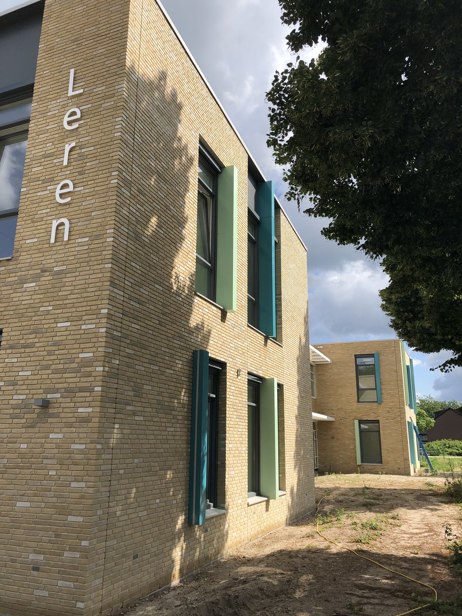 GroenschoolVVGO's tweet photo. Alvast een voorproefje van onze nieuwe #school: start van de inrichting van het THEMAPLEIN, BINNENTUIN &amp; OPENBAAR SPEELVELD...

#triplegroenstatus #geloven #genieten #groeien

#eigentijdsonderwijs i.s.m. @grondtoon https://t.co/kgWkincjr5