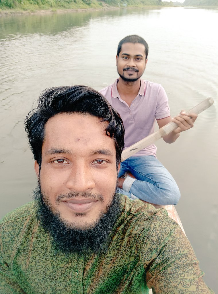 MarvelousMan2's tweet photo. Chill on boat 
Frndz https://t.co/fBylkXpPbT