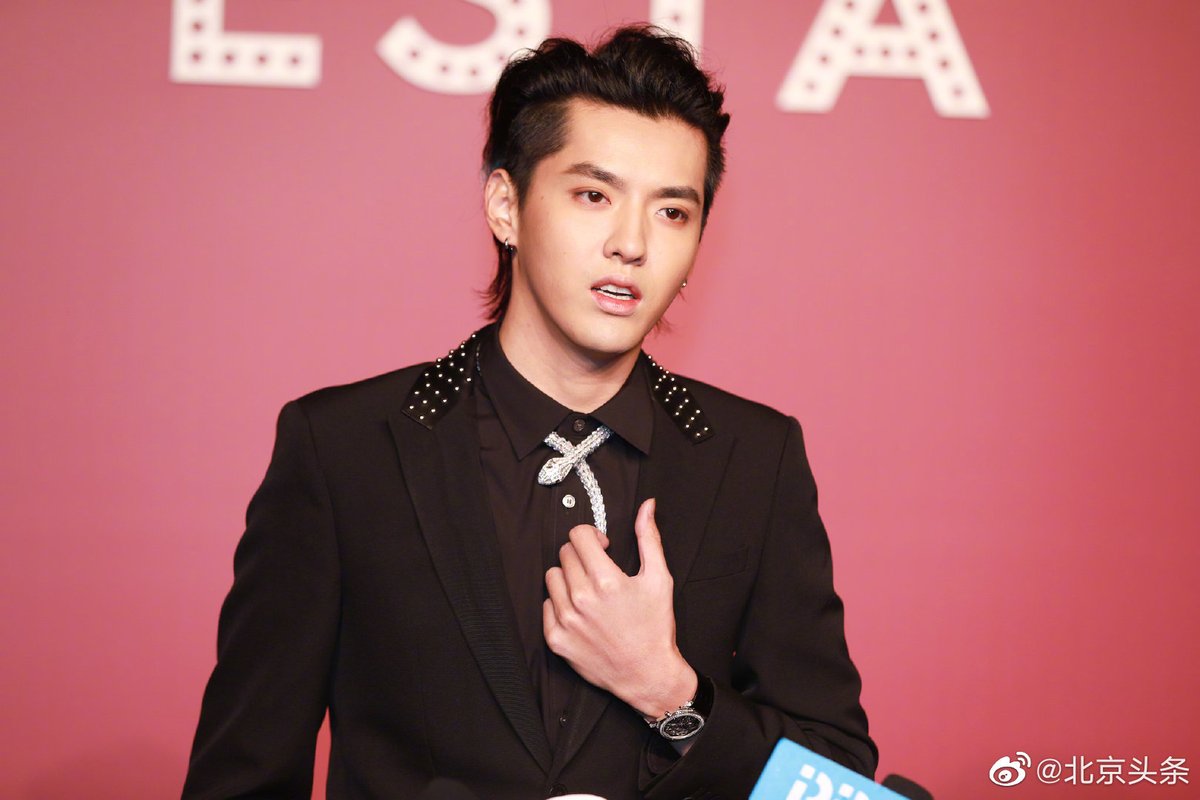TrendingWeibo's tweet photo. #Trending! #KrisWu has been detained under suspicion of rape following multiple accusations of luring young women into sex. Investigations are still ongoing.

#WuYifan #吴亦凡 https://t.co/QQIy0p7GEr