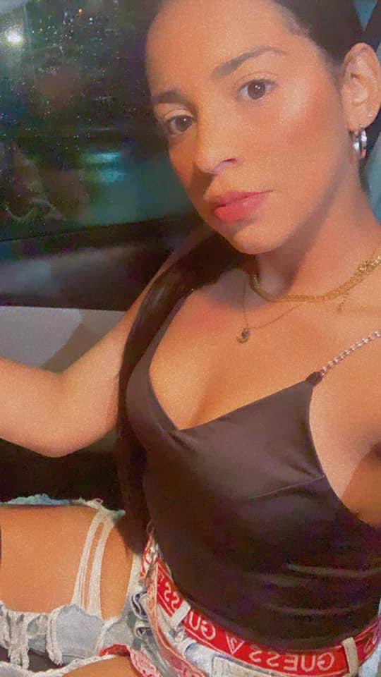 La Policía identificó a la mujer asesinada hoy de madrugada en Río Piedras como Andrea Sofía Sánchez Parrilla, de 22 años. Sus familiares la reportaron desaparecida a las 1:30am y el cuerpo se encontró, dentro de su carro, a las 6:30am.

La Policía está empezando a investigar.