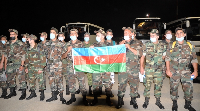 marmarisbeltr's tweet photo. Can Azerbaycan, 'Tek millet iki devlet' söyleminin sözden ibaret olmadığını bir kez daha kanıtladı. Azerbaycan'dan gelen ekip yangın söndürme çalışmalarına destek olmak için Marmaris'e ulaştı.
İyi ki varsınız, desteğiniz için minnettarız. https://t.co/epiXf3VDtp