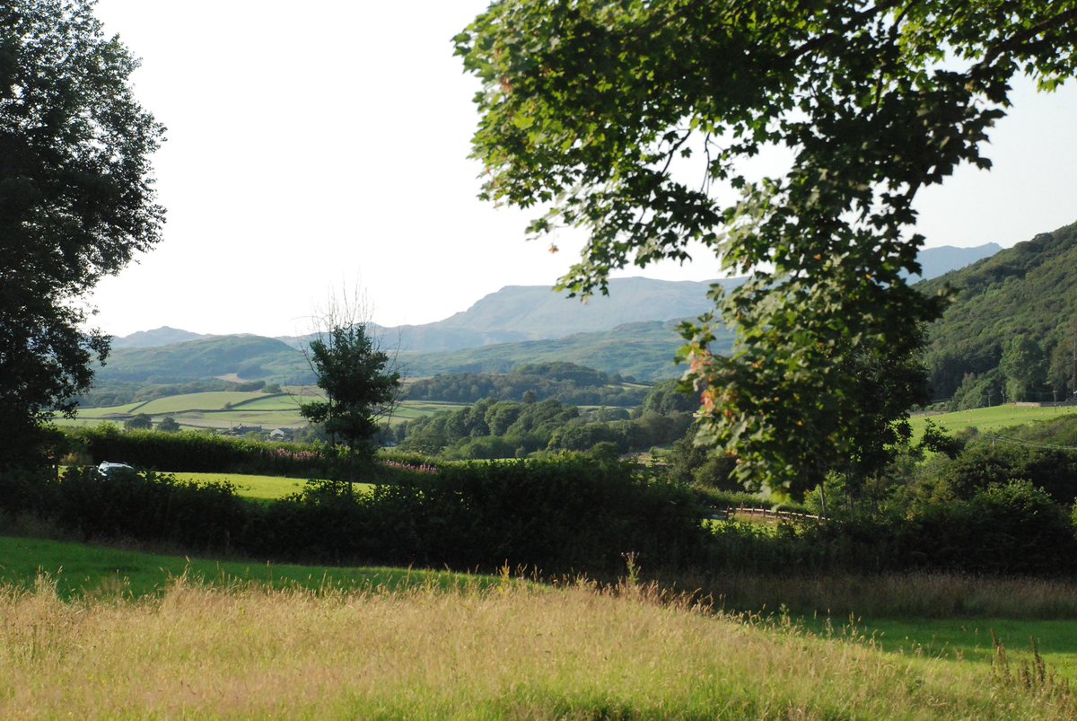 TheFarmersArms_'s tweet image. Looking for a #lastminute #lakedistrictholiday? Bookings for The Farmer’s Loft are open for week-long breaks from 7 Aug. Situated in the stunning #Crake Valley, the spacious #selfcatering apartment sleeps 6 for £200 a night.
Info and availability: lakedistrictfarmersarms.com/THE-FARMER-S-L…