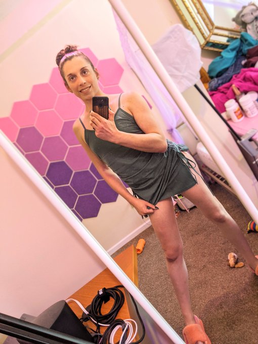 Fuucckkkk. Twitter, where have I been?!  ...I totally missed 3k 🙊 THANK YOU 💞 https://t.co/qNLFL7JCu