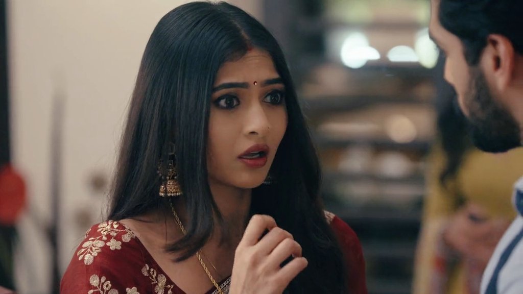 nidhicreationsx's tweet photo. poor Raghav😆just one bad choice and it's stamped in the saas-bahu's mind😂"tum na Pallavi typical wife ki tarah behave kar raha"
   #MehndiHaiRachneWaali #RaghVi #TheRaos https://t.co/TzMMlkkhIE