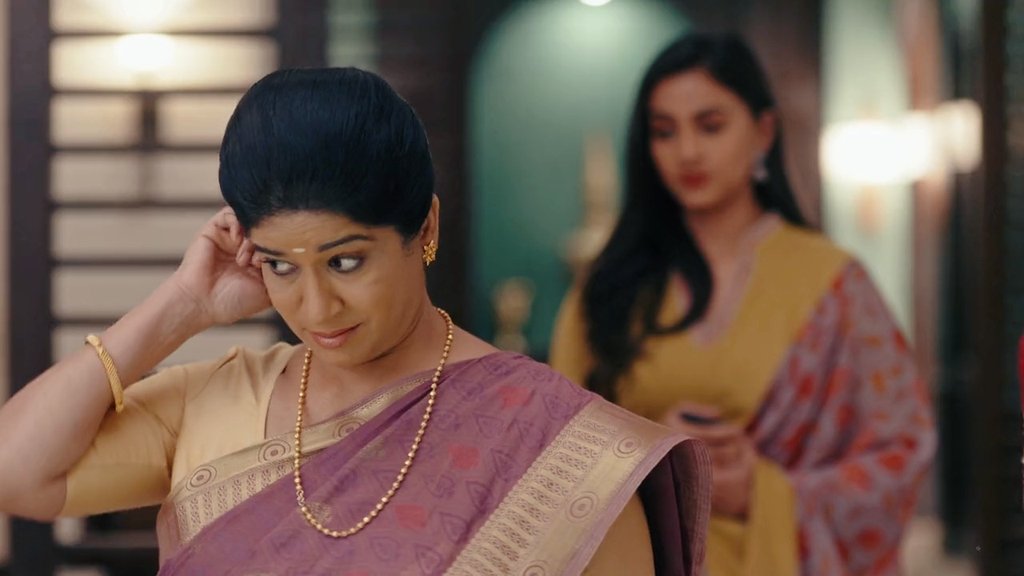nidhicreationsx's tweet photo. poor Raghav😆just one bad choice and it's stamped in the saas-bahu's mind😂"tum na Pallavi typical wife ki tarah behave kar raha"
   #MehndiHaiRachneWaali #RaghVi #TheRaos https://t.co/TzMMlkkhIE