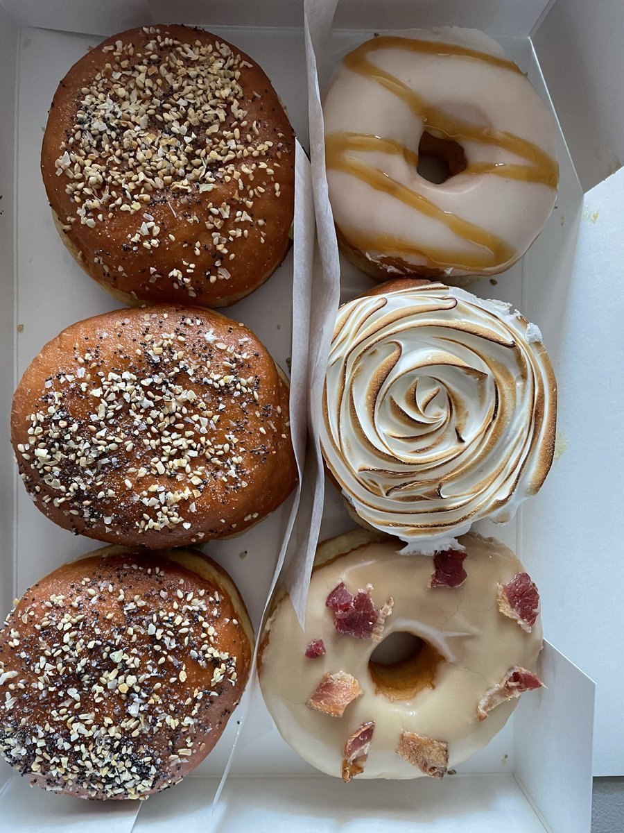 christellar's tweet photo. Some @OhDoughnuts with @J_loll https://t.co/W3qFo4ttbC