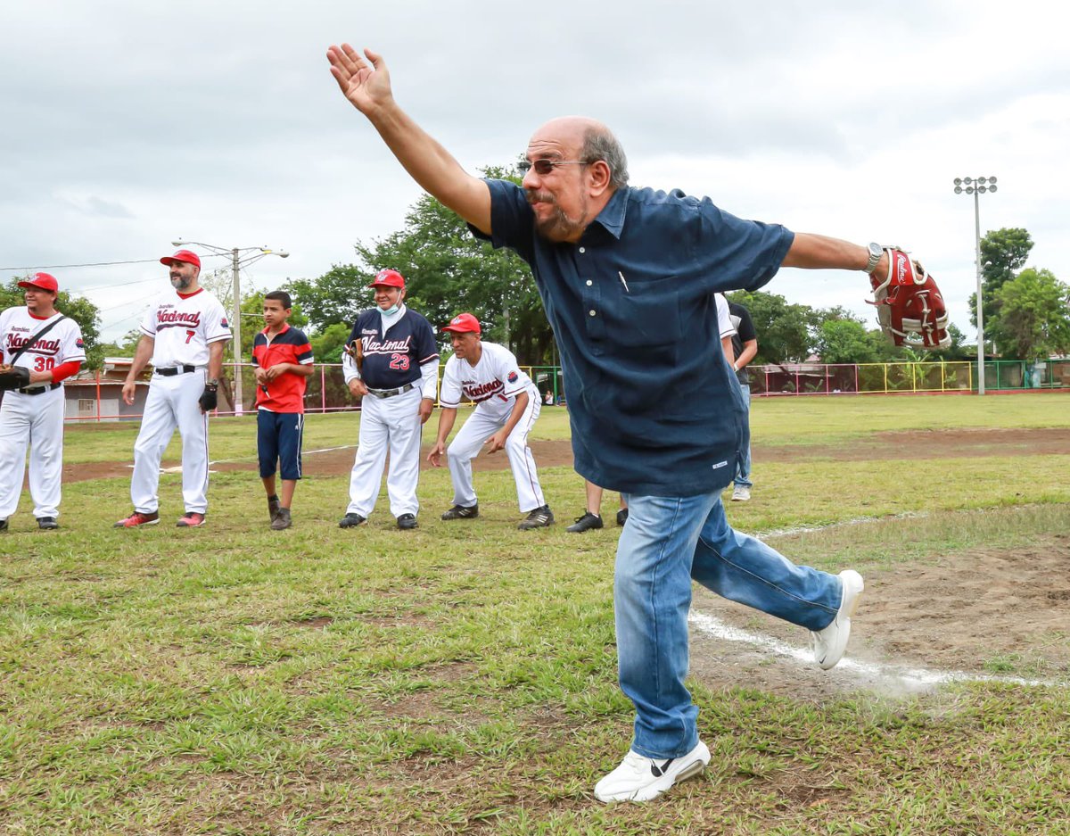 jscarlosntan's tweet photo. ✍🏻 #Nicaragua Así dio inicio a la mañana deportiva que se está llevando a cabo en el Estadio René Núñez Téllez del Barrio Germán Pomares! ✌🏻❤🖤⚾️ #TodosLosTriunfosSonDelPueblo #DanielPresidente2021 💪🏻✊🏻✌🏻
#VivaSantoDomingo https://t.co/IO524kUeIV