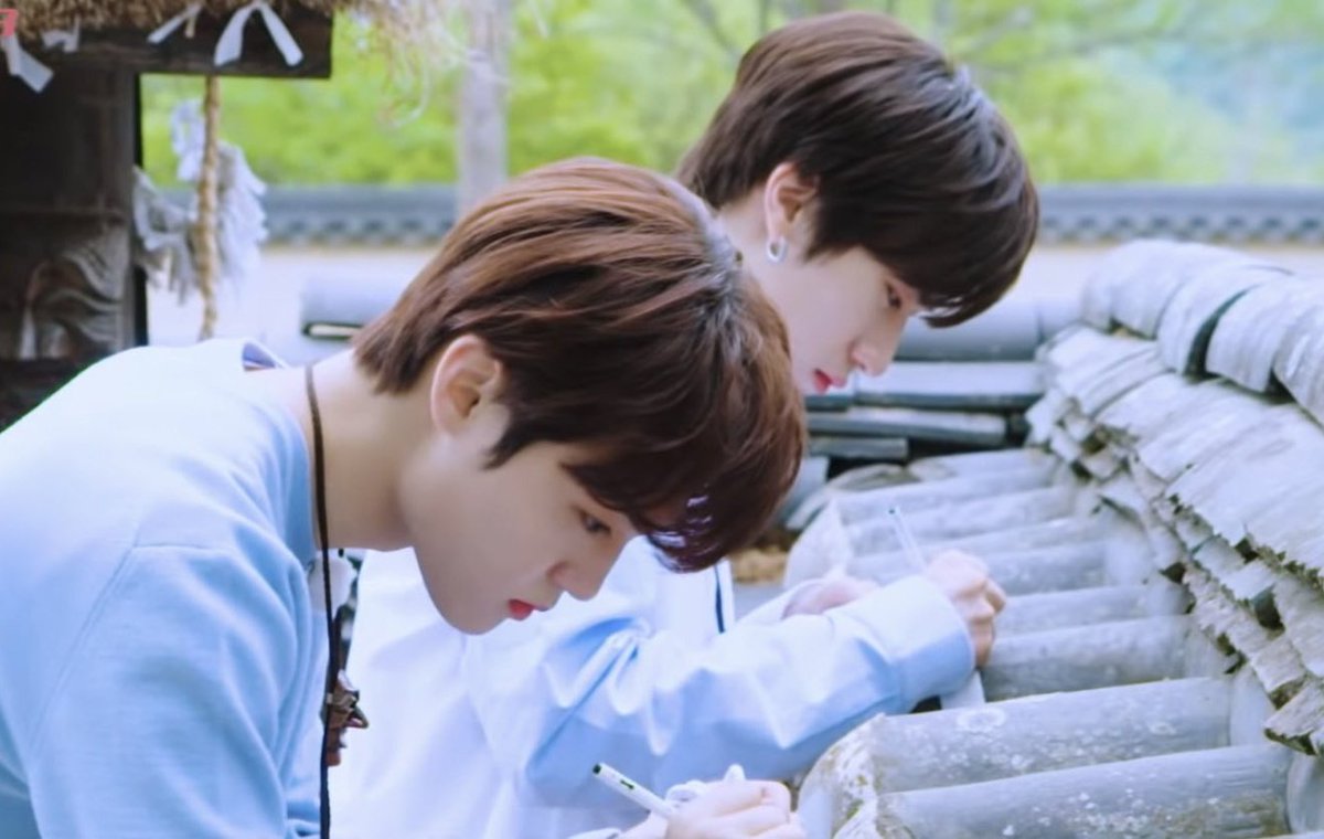 พาโชเปียวมาเขียนคำอธิษฐาน จะได้สอบคะแนนดีๆ 😅😅😅