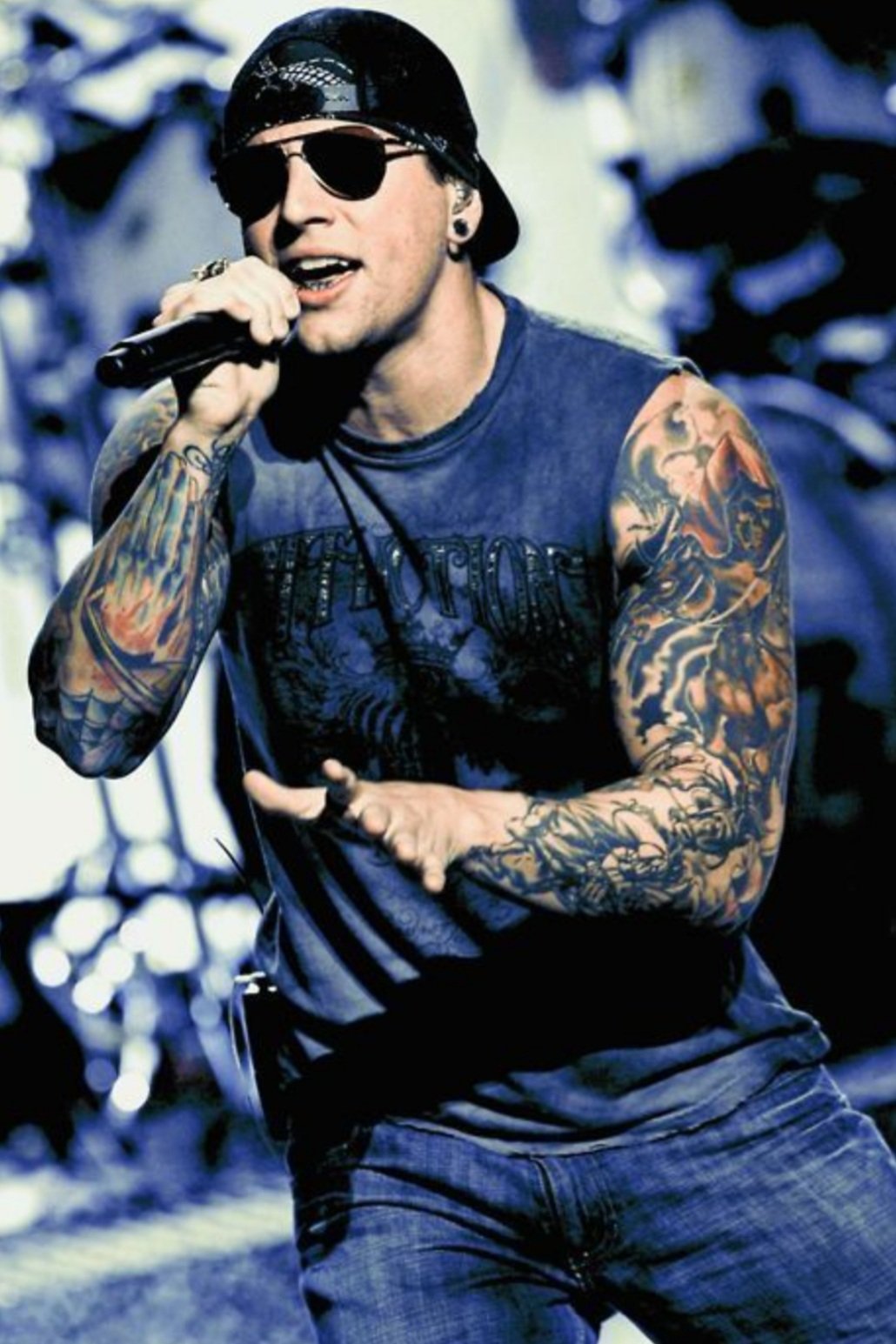 Happy birthday to M. Shadows      
