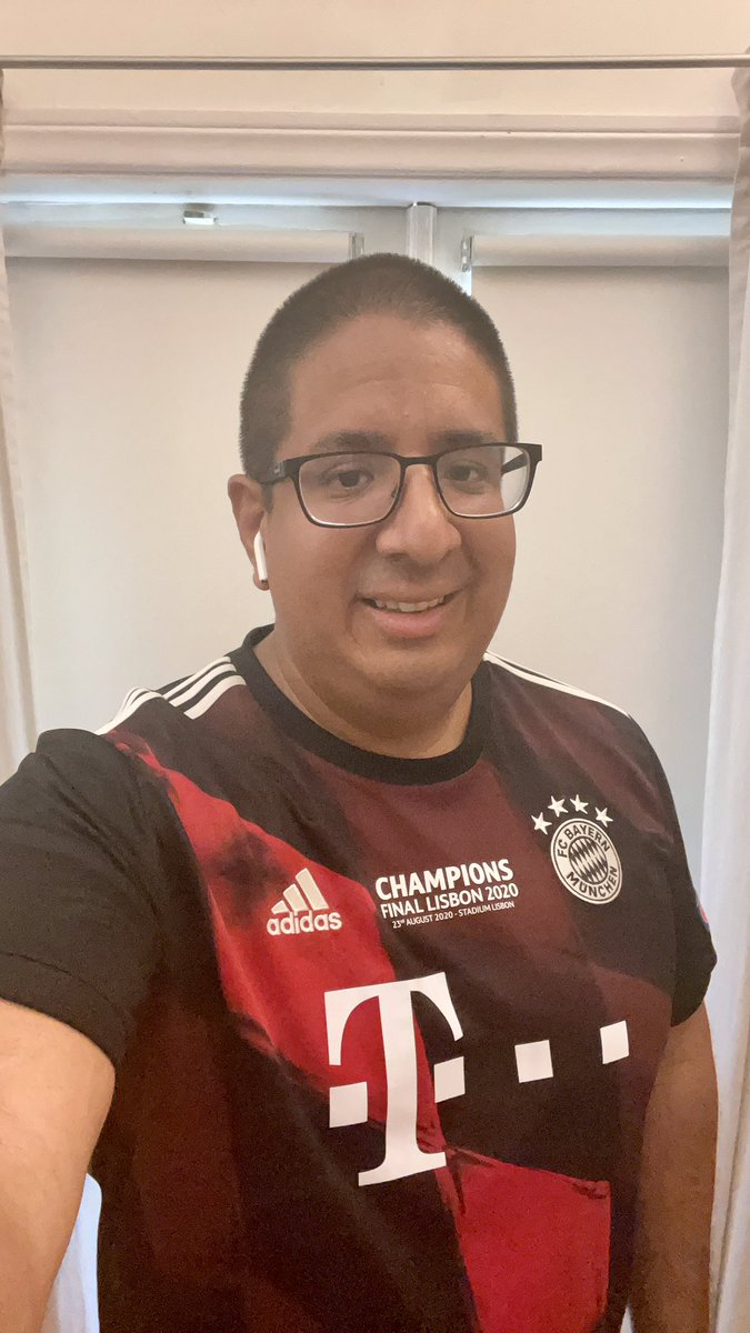 bnceo's tweet photo. Day 9 of the #FCBayernWorldRun and I ran to the juice bar. Got a smoothie and an acai bowl.
It’s been a long 9 days. But I had lots of fun and got to test my limits. Wore the 20/21 UCL kit with Davies on the back. Only fitting since he is the Bayern Roadrunner. *meep meep* https://t.co/7fKR5jjJaE