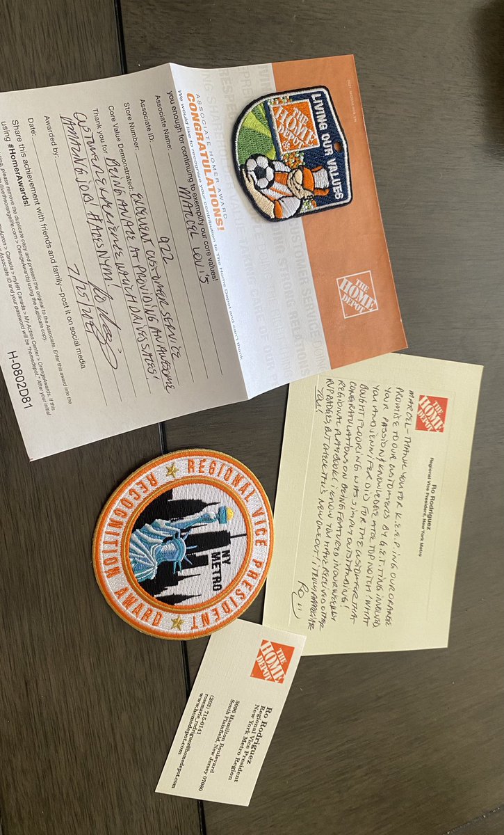 Thank you @nyyroro for the new rvp badge, i love it!! and to my amazing team for creating a phenomenal customer experience that got our store featured in the weekly playbook! 🧡