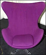 BBTGKevin's tweet photo. @stevelahh That chair giving me BBUK 1 vibes 🥰 https://t.co/7OjI4jEKw6