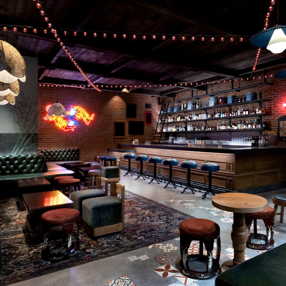 Tucked away inside Famous Foods is our hidden speakeasy. Here Kitty Kitty is one of many secrets hidden throughout Resorts World! Have you found it yet?