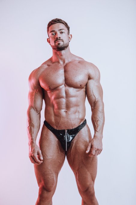 Zip it 😉 https://t.co/2cmHLfUIh4 🔞 https://t.co/1dsFf096ur