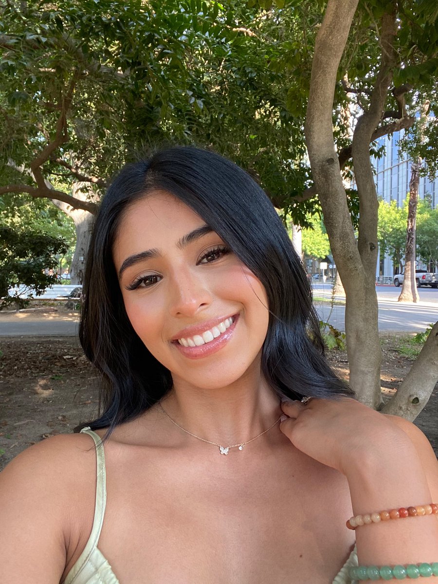 vaneezzaaa's tweet image. I be on some peace, love, and vibes. 💚