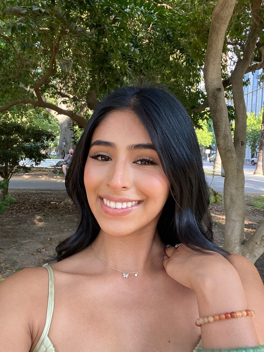 vaneezzaaa's tweet image. I be on some peace, love, and vibes. 💚