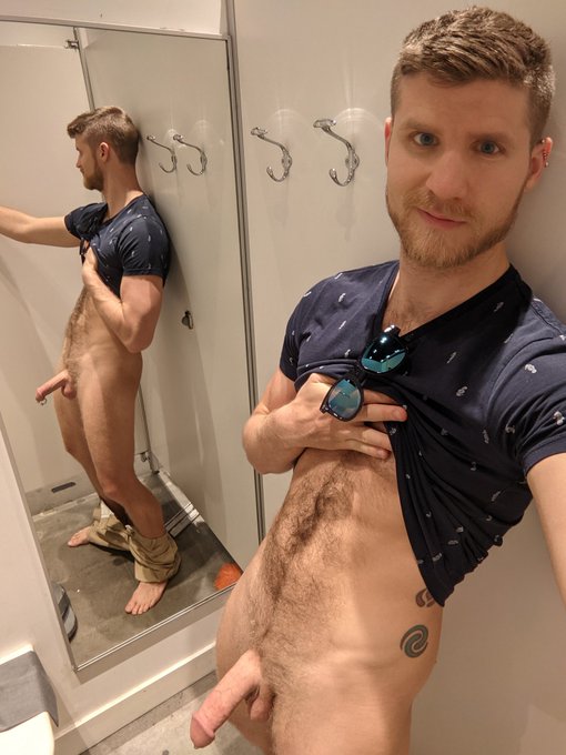 Need a little help in the changing room ? #gays #gaycock #gayhairy #gayotter #gayexhibitionist https://t