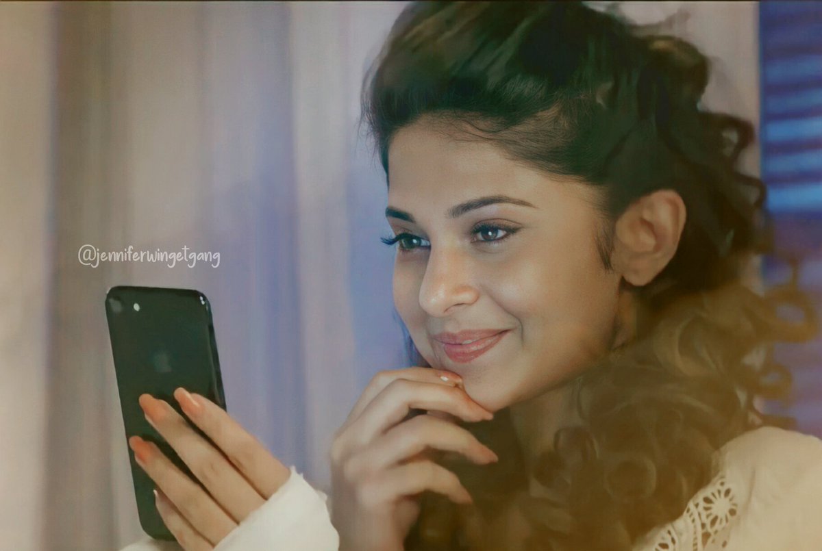JenWingetGang's tweet photo. Me👇,looking at Jenny's pictures🙈😻

@jenwinget Get well soon hon!💛
#JenniferWinget https://t.co/q4UmfikABG