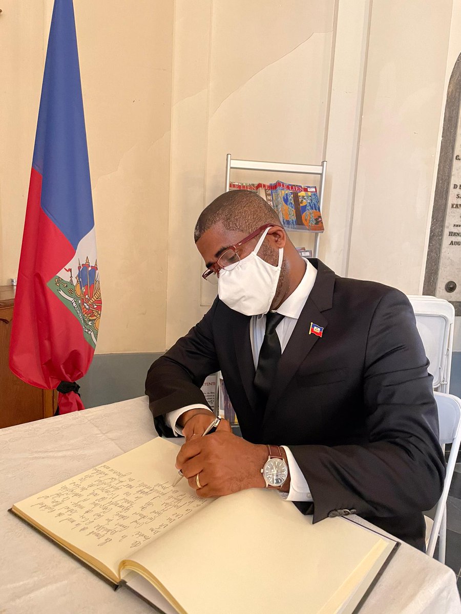 DrJeanJesse's tweet photo. 1/2 Service oecuménique et séance de signatures, par des Ambassadeurs accrédités à Bruxelles, du livre de condoléances à la mémoire du Président de la République d'Haïti, Son Excellence Jovenel Moïse. https://t.co/jlz8KGLgnm